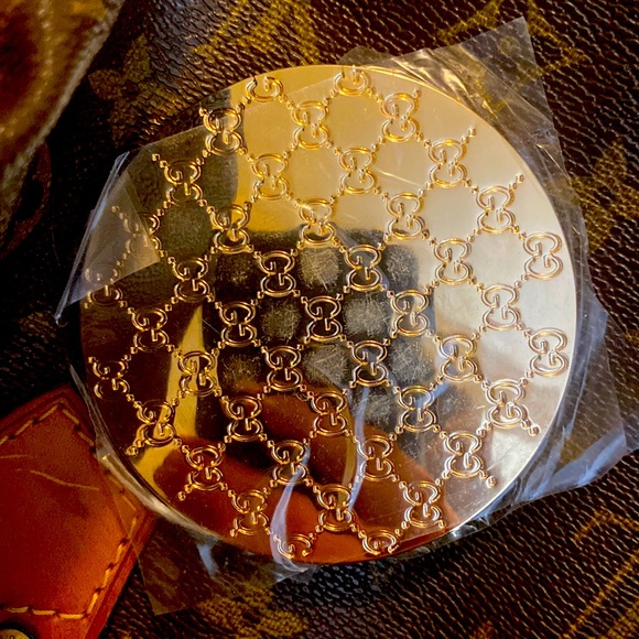 Authentic Gucci make up mirror, great travel mirror, great to keep with you $135 - Picture 4 of 7